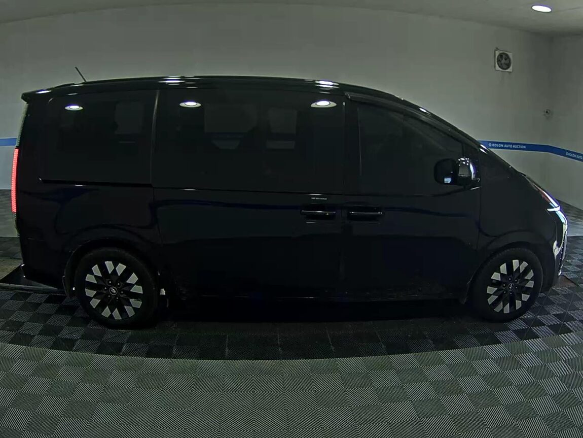 HYUNDAI STARIA 2.2 DIESEL LOUNGE 9-SEATER 2WD PRESTIGE 2022 - zdjęcie 4