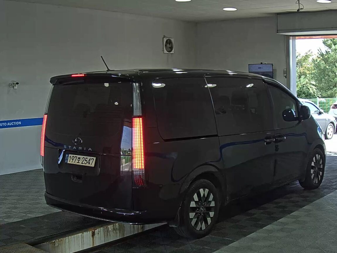 HYUNDAI STARIA 2.2 DIESEL LOUNGE 9-SEATER 2WD PRESTIGE 2022 - zdjęcie 5