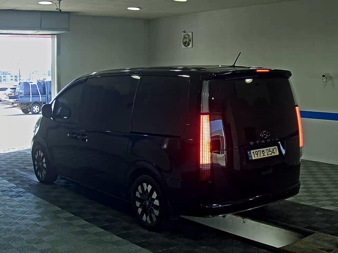 HYUNDAI STARIA 2.2 DIESEL LOUNGE 9-SEATER 2WD PRESTIGE 2022 - zdjęcie 6