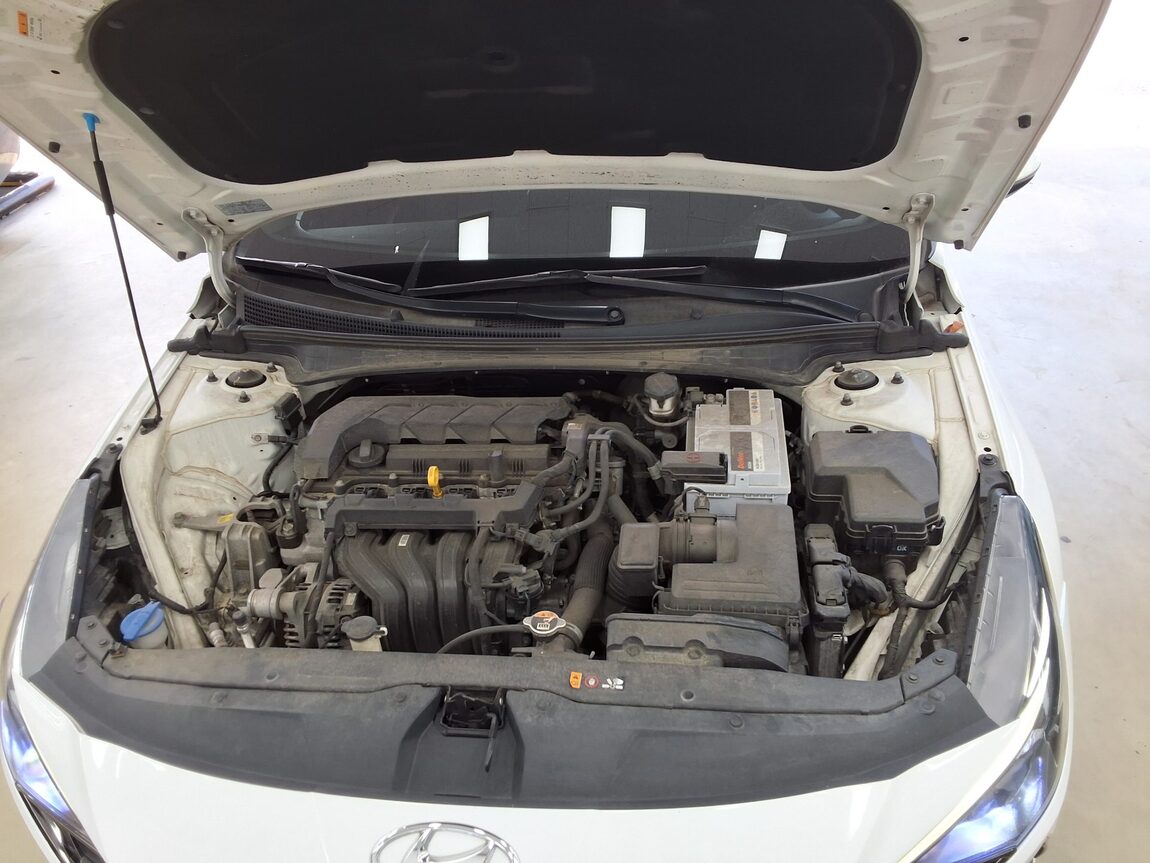 HYUNDAI AVANTE (CN7) 1.6 GASOLINE SMART 2021 - zdjęcie 20