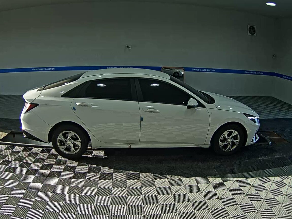 HYUNDAI AVANTE (CN7) 1.6 GASOLINE SMART 2021 - zdjęcie 4