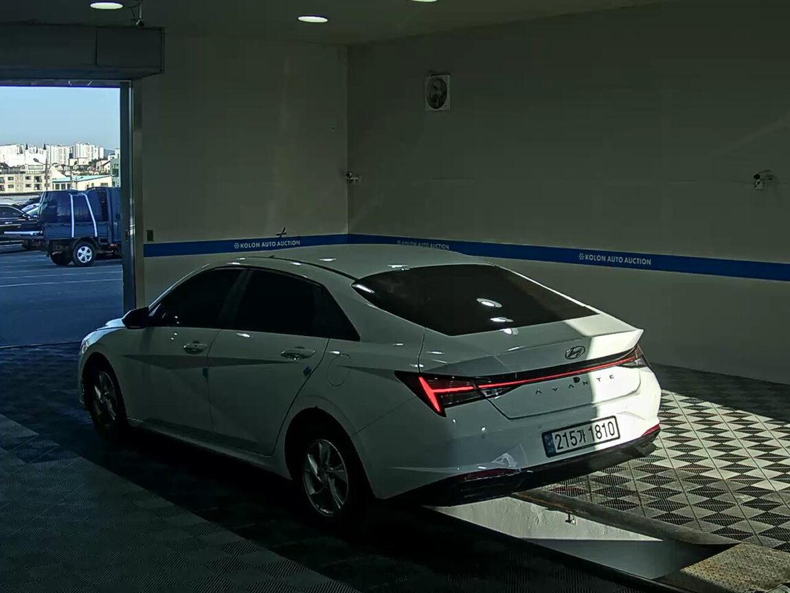 HYUNDAI AVANTE (CN7) 1.6 GASOLINE SMART 2021 - zdjęcie 6