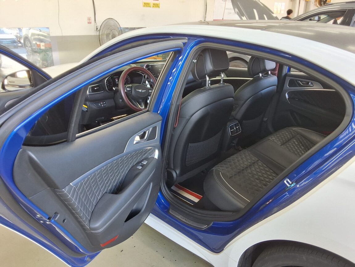 GENESIS G70 3.3T SPORTS AWD PRESTIGE 2019 - zdjęcie 12