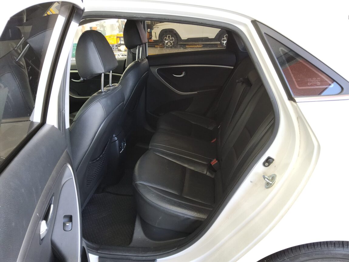 HYUNDAI NEW i30 1.6 GDi EXTREME 2012 - zdjęcie 12