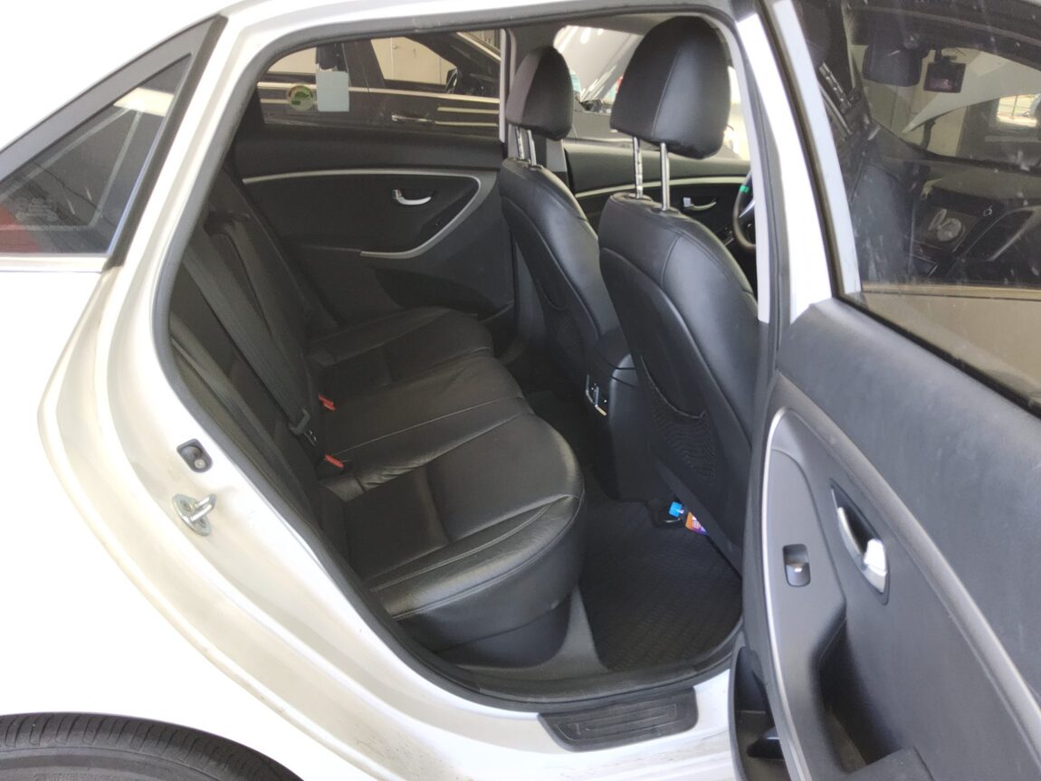 HYUNDAI NEW i30 1.6 GDi EXTREME 2012 - zdjęcie 13