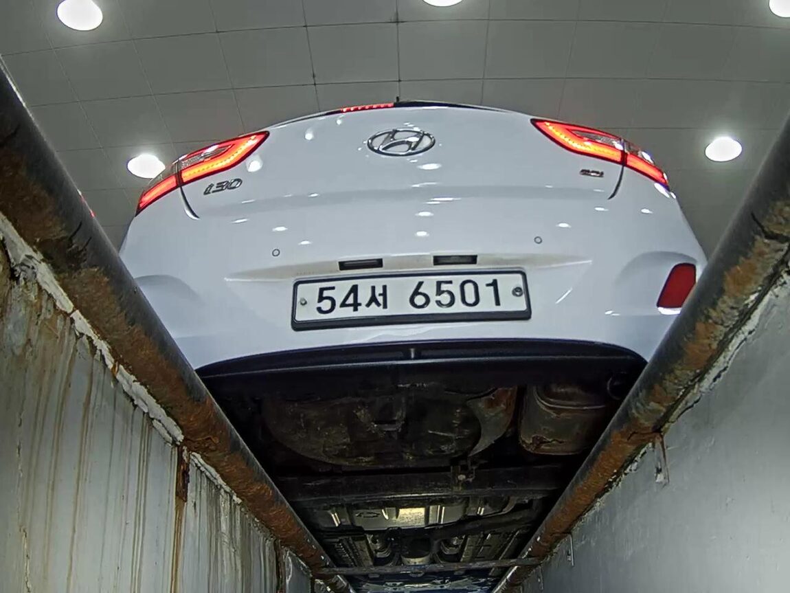 HYUNDAI NEW i30 1.6 GDi EXTREME 2012 - zdjęcie 8
