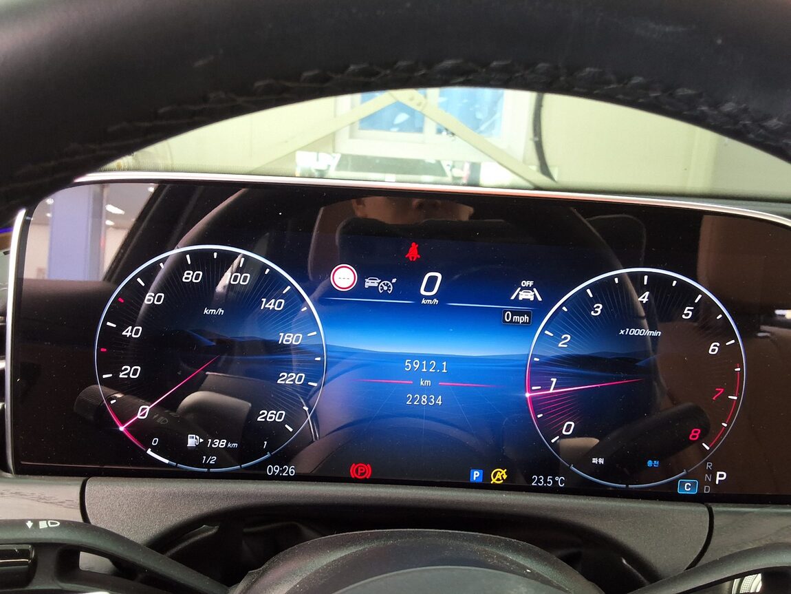 MERCEDES-BENZ E-CLASS (6TH GEN) E200 AVANTGARDE 2026 - zdjęcie 10
