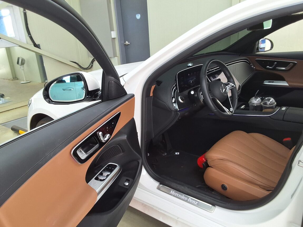 MERCEDES-BENZ E-CLASS (6TH GEN) E200 AVANTGARDE 2026 - zdjęcie 11