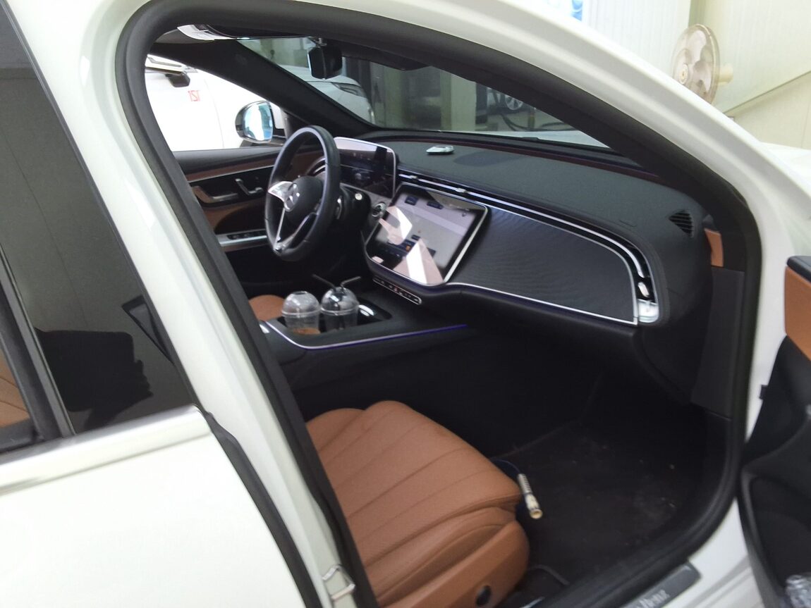 MERCEDES-BENZ E-CLASS (6TH GEN) E200 AVANTGARDE 2026 - zdjęcie 15
