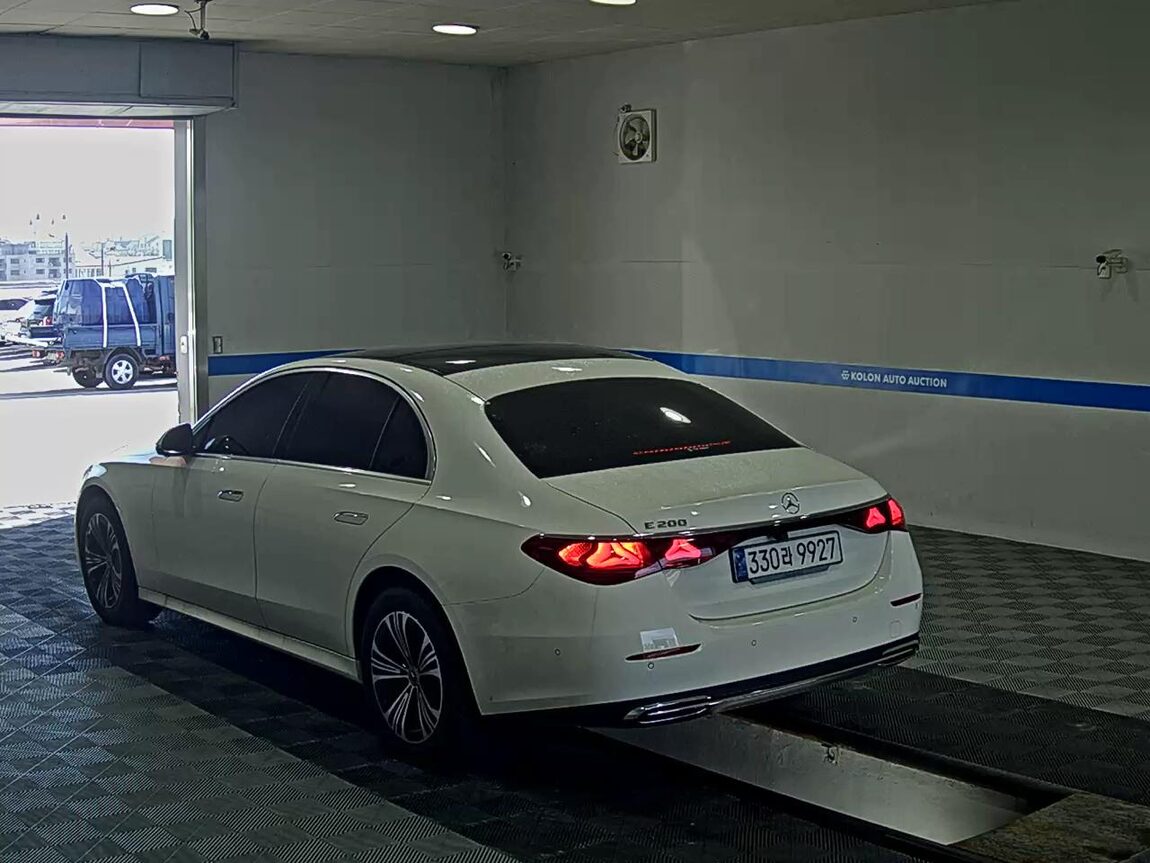 MERCEDES-BENZ E-CLASS (6TH GEN) E200 AVANTGARDE 2026 - zdjęcie 6