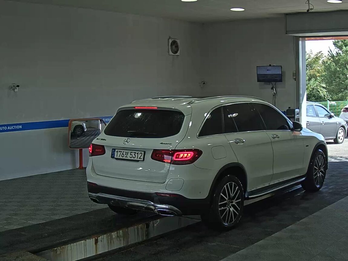 MERCEDES-BENZ GLC-CLASS GLC 300e 4MATIC 2021 - zdjęcie 5