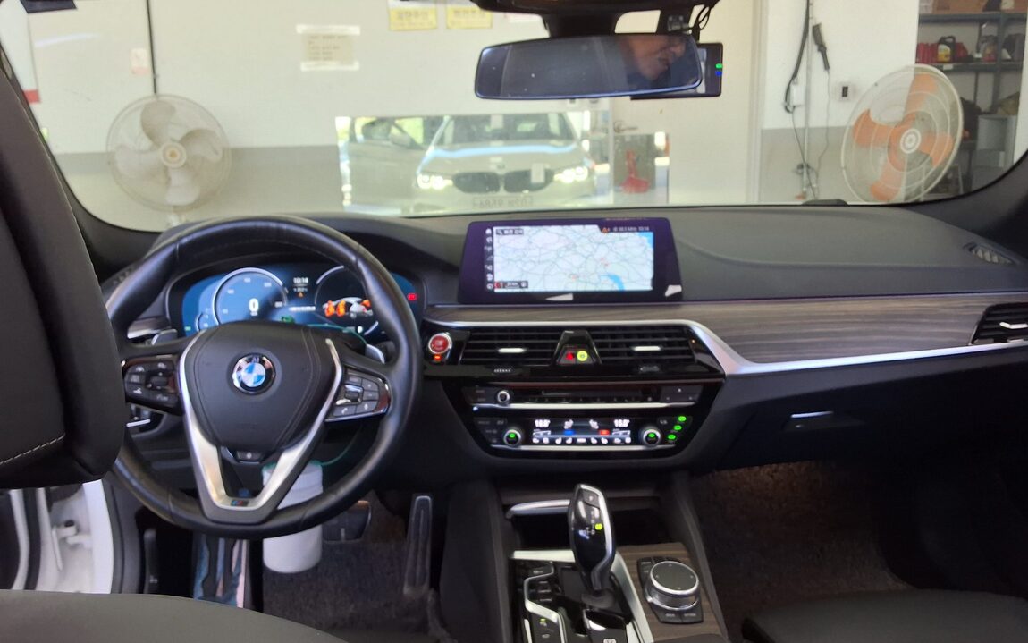 BMW 5 SERIES (7TH GEN) 520d M SPORT PACK PLUS 2017 - zdjęcie 11