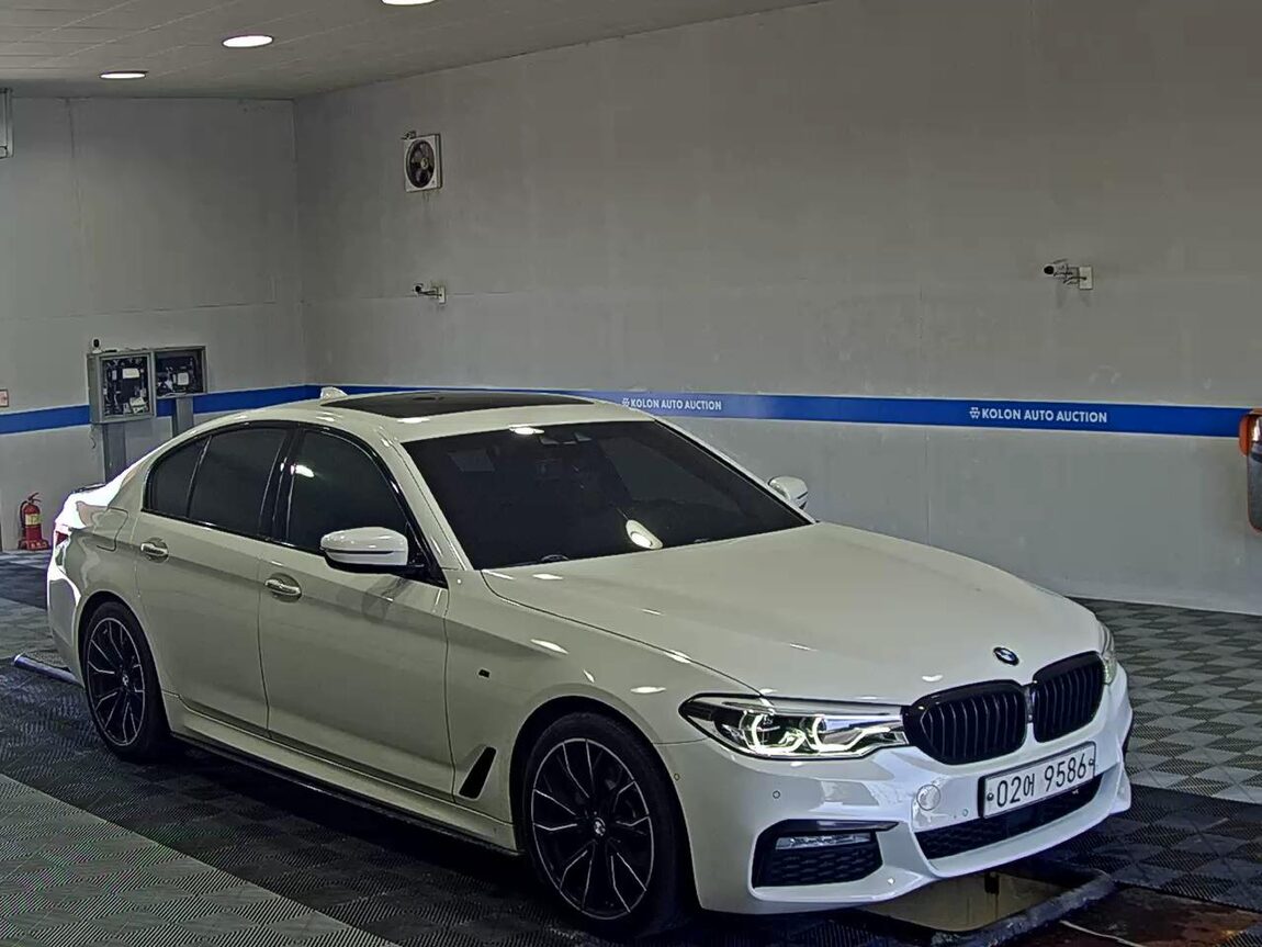BMW 5 SERIES (7TH GEN) 520d M SPORT PACK PLUS 2017 - zdjęcie 3