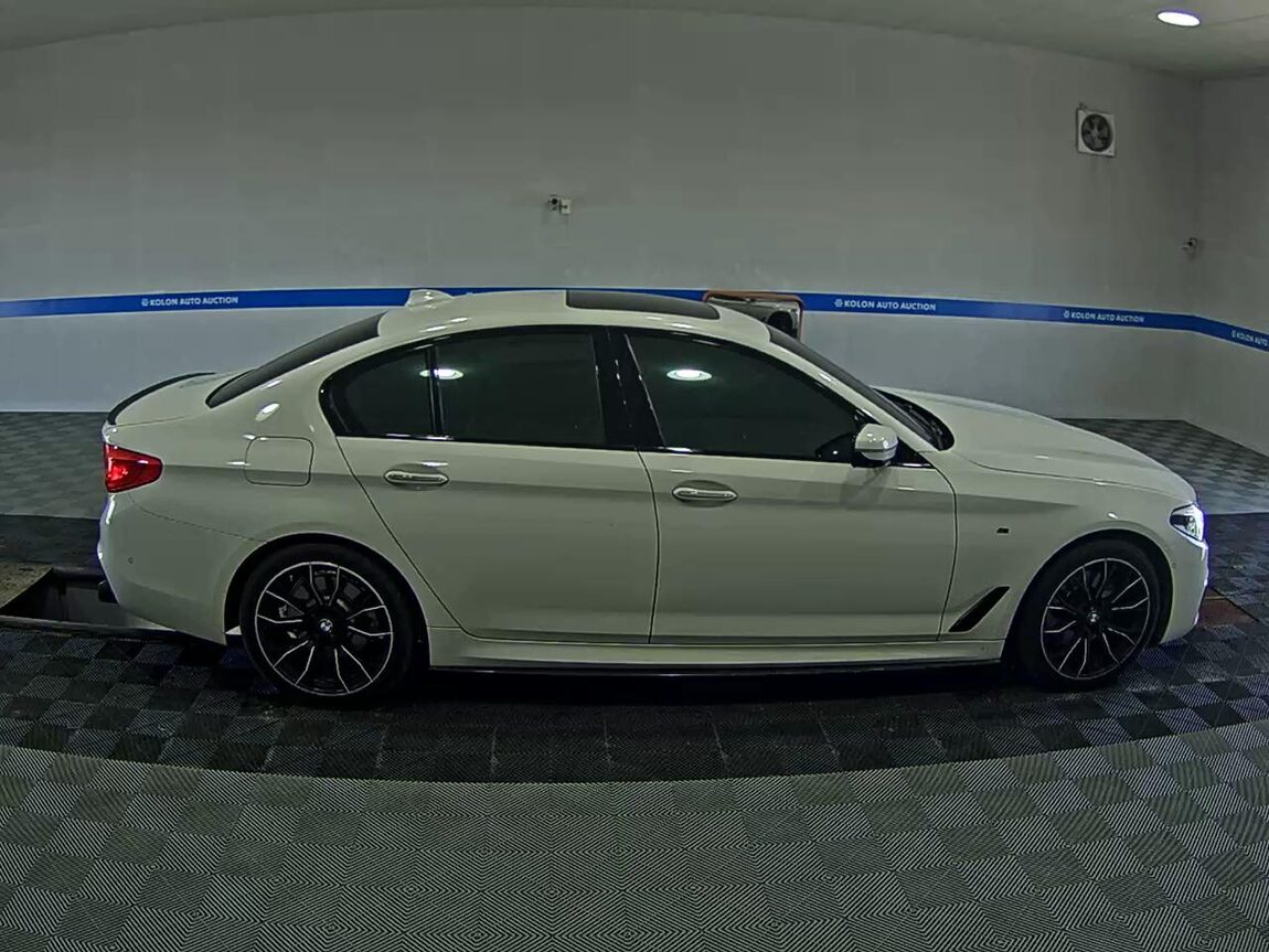 BMW 5 SERIES (7TH GEN) 520d M SPORT PACK PLUS 2017 - zdjęcie 4