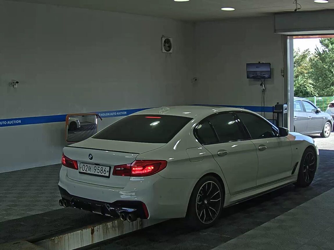 BMW 5 SERIES (7TH GEN) 520d M SPORT PACK PLUS 2017 - zdjęcie 5