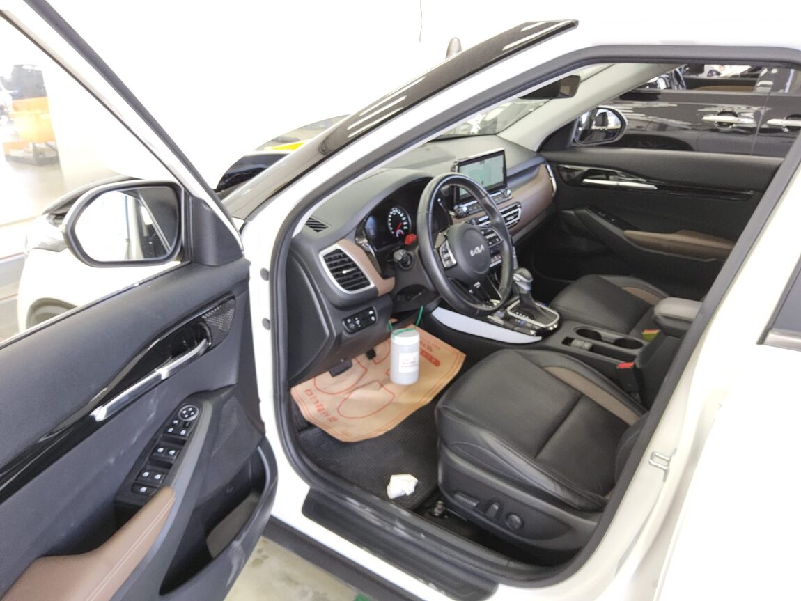 KIA SELTOS 1.6 GASOLINE 2WD SIGNATURE 2023 - zdjęcie 10