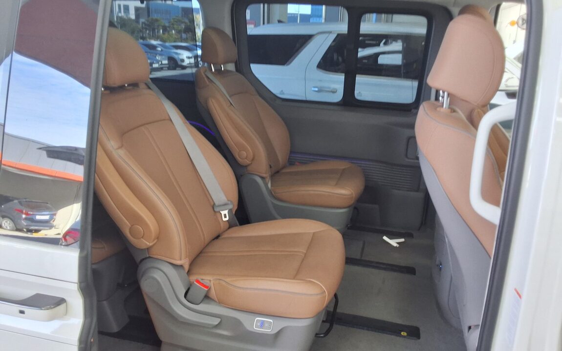 HYUNDAI STARIA 2.2 DIESEL LOUNGE 9-SEATER 4WD INSPIRATION 2025 - zdjęcie 13