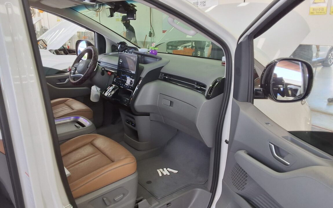 HYUNDAI STARIA 2.2 DIESEL LOUNGE 9-SEATER 4WD INSPIRATION 2025 - zdjęcie 14