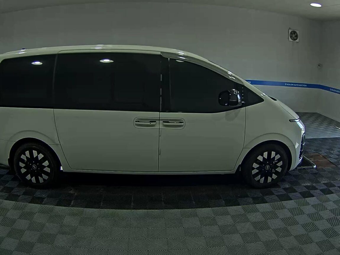 HYUNDAI STARIA 2.2 DIESEL LOUNGE 9-SEATER 4WD INSPIRATION 2025 - zdjęcie 4