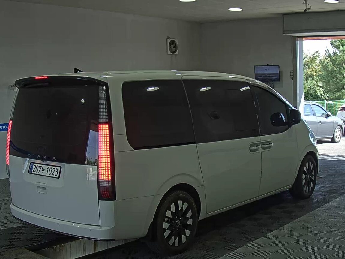 HYUNDAI STARIA 2.2 DIESEL LOUNGE 9-SEATER 4WD INSPIRATION 2025 - zdjęcie 5