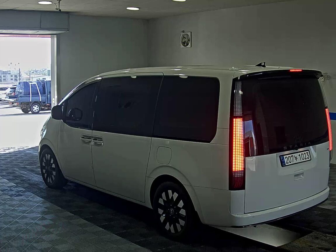HYUNDAI STARIA 2.2 DIESEL LOUNGE 9-SEATER 4WD INSPIRATION 2025 - zdjęcie 6