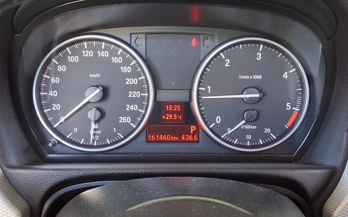 BMW 3 SERIES (5TH GEN) 320d M SPORT 2011 - zdjęcie 9