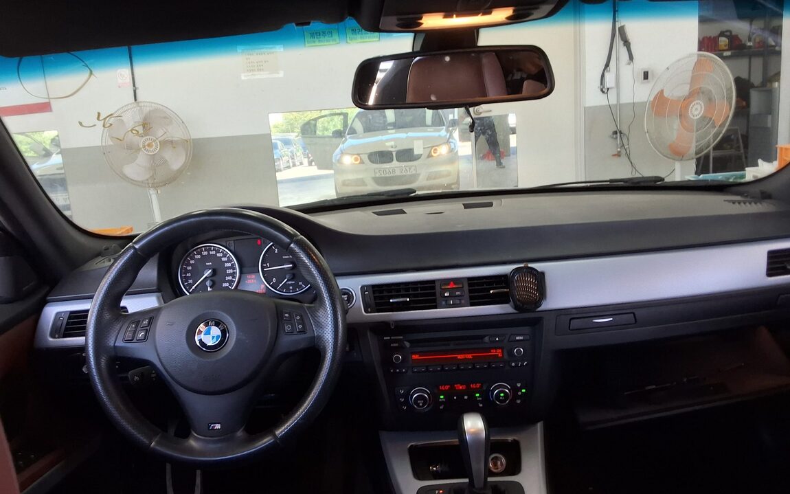 BMW 3 SERIES (5TH GEN) 320d M SPORT 2011 - zdjęcie 11