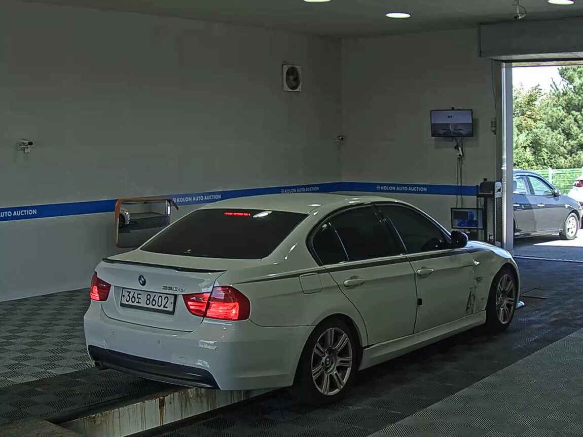 BMW 3 SERIES (5TH GEN) 320d M SPORT 2011 - zdjęcie 5