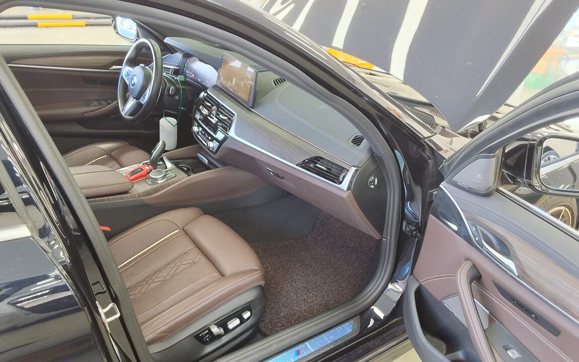 BMW 5 SERIES (7TH GEN) 530i xDRIVE M SPORT PACK 2021 - zdjęcie 14