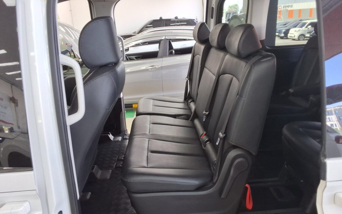 HYUNDAI STARIA 2.2 DIESEL TOURER 11-SEATER 2WD MODERN 2024 - zdjęcie 12