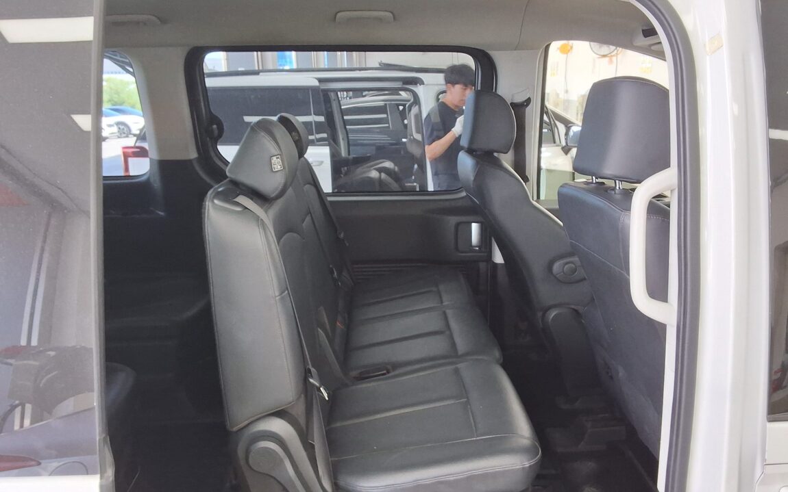 HYUNDAI STARIA 2.2 DIESEL TOURER 11-SEATER 2WD MODERN 2024 - zdjęcie 13