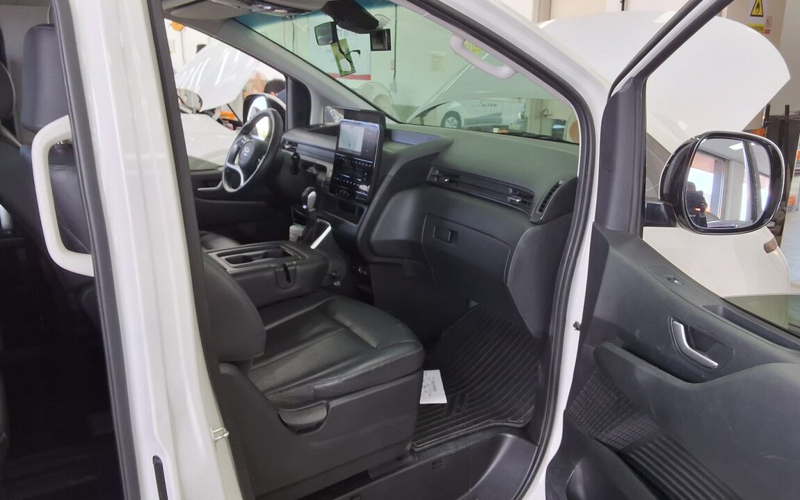 HYUNDAI STARIA 2.2 DIESEL TOURER 11-SEATER 2WD MODERN 2024 - zdjęcie 14