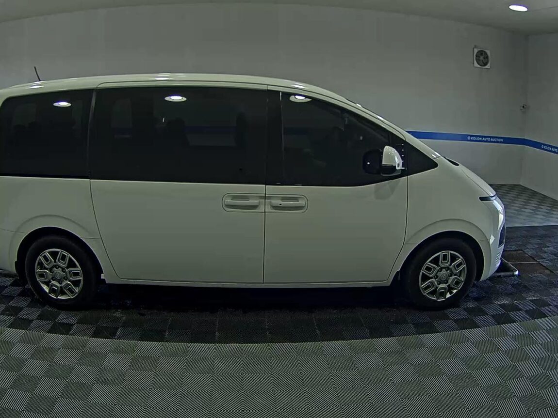 HYUNDAI STARIA 2.2 DIESEL TOURER 11-SEATER 2WD MODERN 2024 - zdjęcie 4