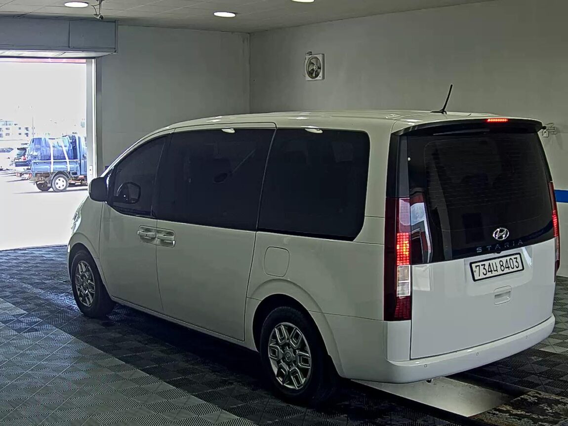 HYUNDAI STARIA 2.2 DIESEL TOURER 11-SEATER 2WD MODERN 2024 - zdjęcie 6