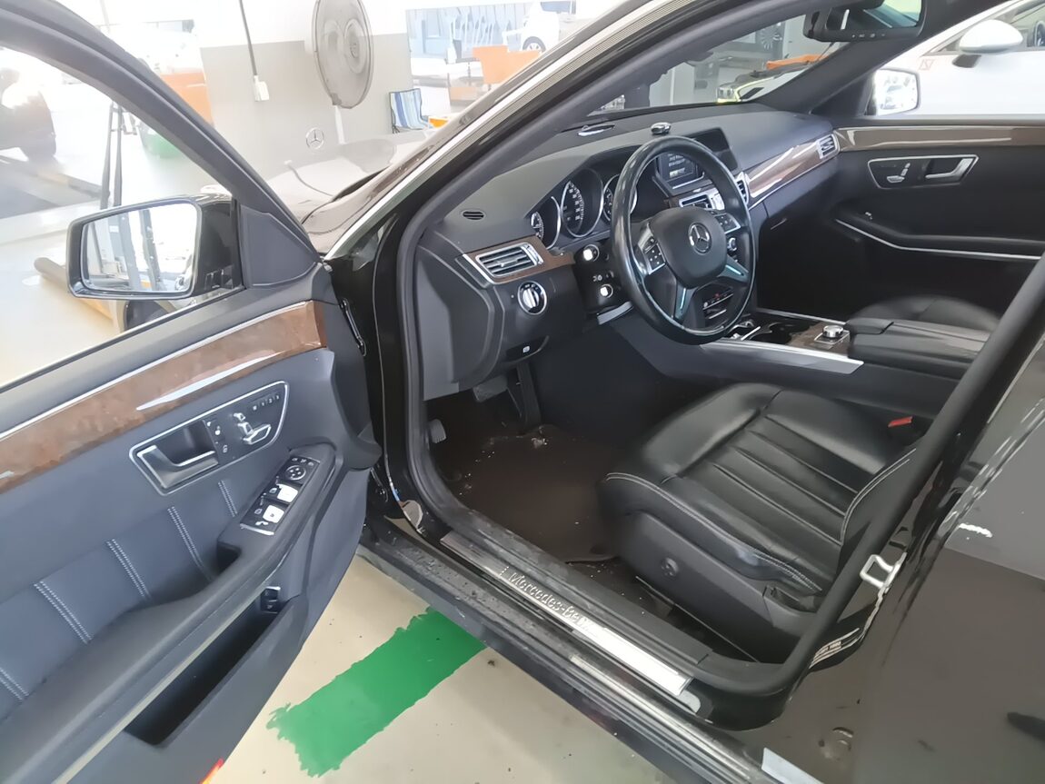 MERCEDES-BENZ E-CLASS (4TH GEN) E300 ELEGANCE 2014 - zdjęcie 10