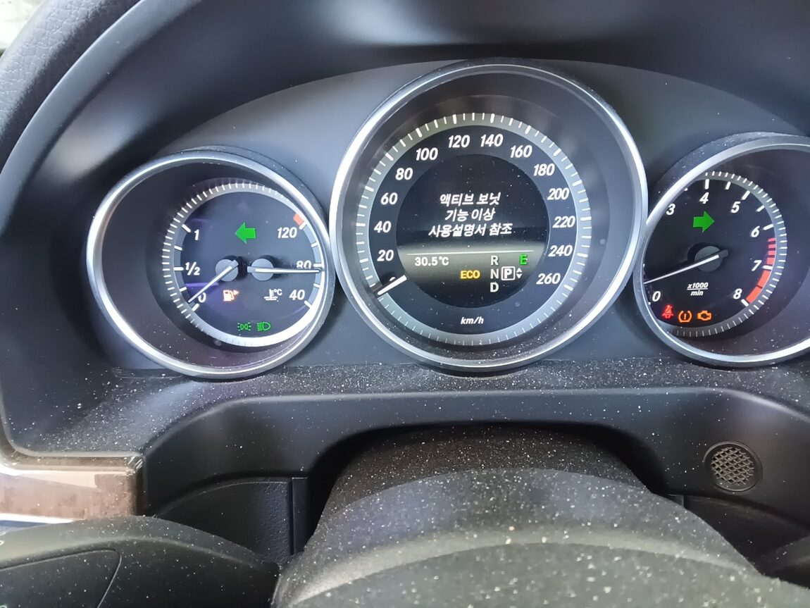 MERCEDES-BENZ E-CLASS (4TH GEN) E300 ELEGANCE 2014 - zdjęcie 27