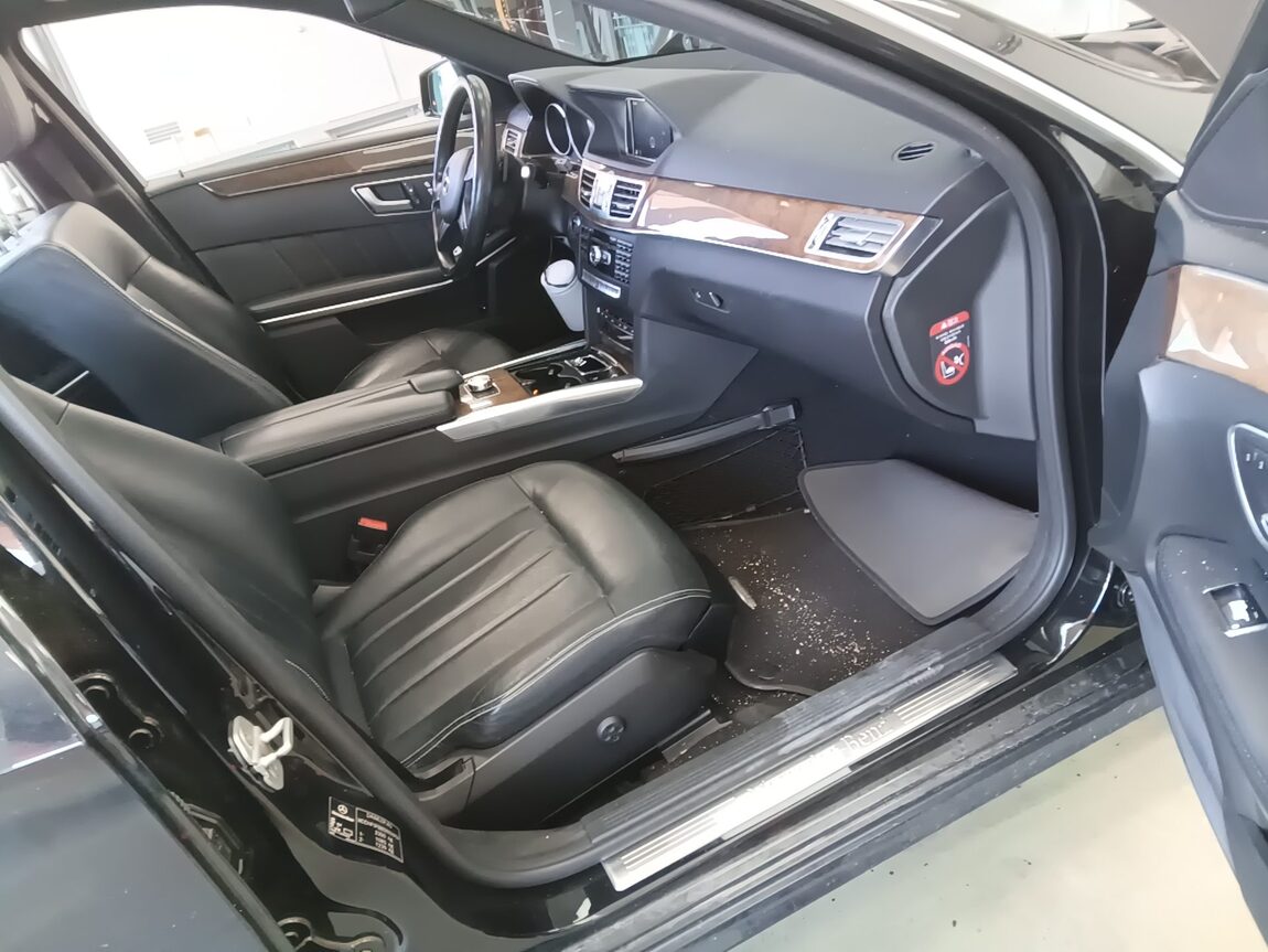 MERCEDES-BENZ E-CLASS (4TH GEN) E300 ELEGANCE 2014 - zdjęcie 14