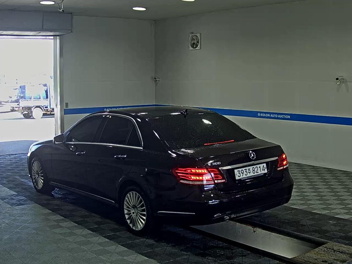 MERCEDES-BENZ E-CLASS (4TH GEN) E300 ELEGANCE 2014 - zdjęcie 6