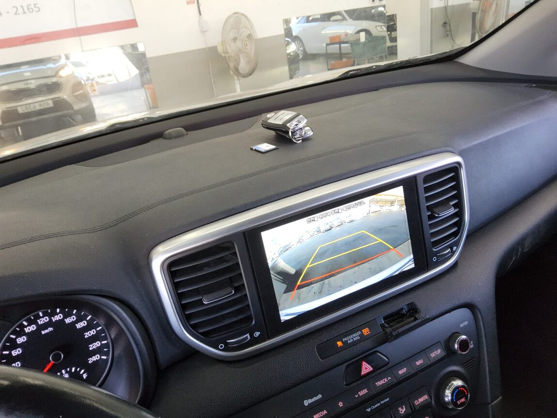 KIA SPORTAGE THE BOLD R2.0 DIESEL 2WD PRESTIGE 2019 - zdjęcie 17