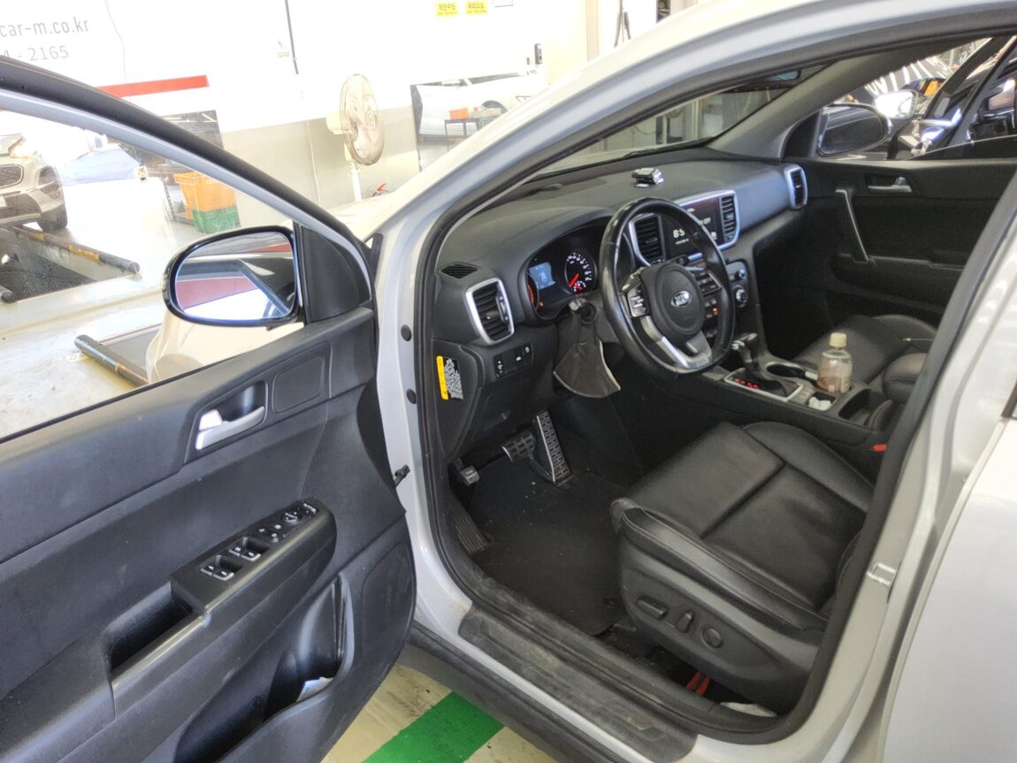 KIA SPORTAGE THE BOLD R2.0 DIESEL 2WD PRESTIGE 2019 - zdjęcie 10