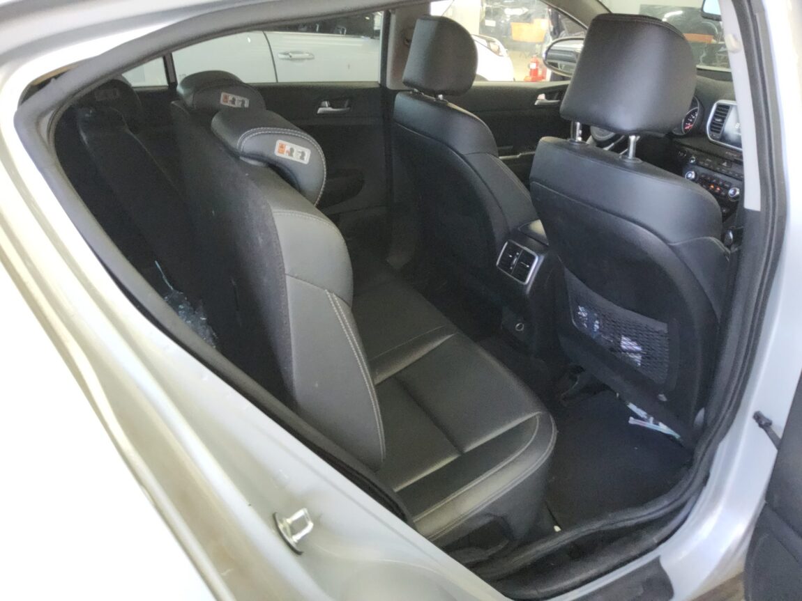 KIA SPORTAGE THE BOLD R2.0 DIESEL 2WD PRESTIGE 2019 - zdjęcie 13