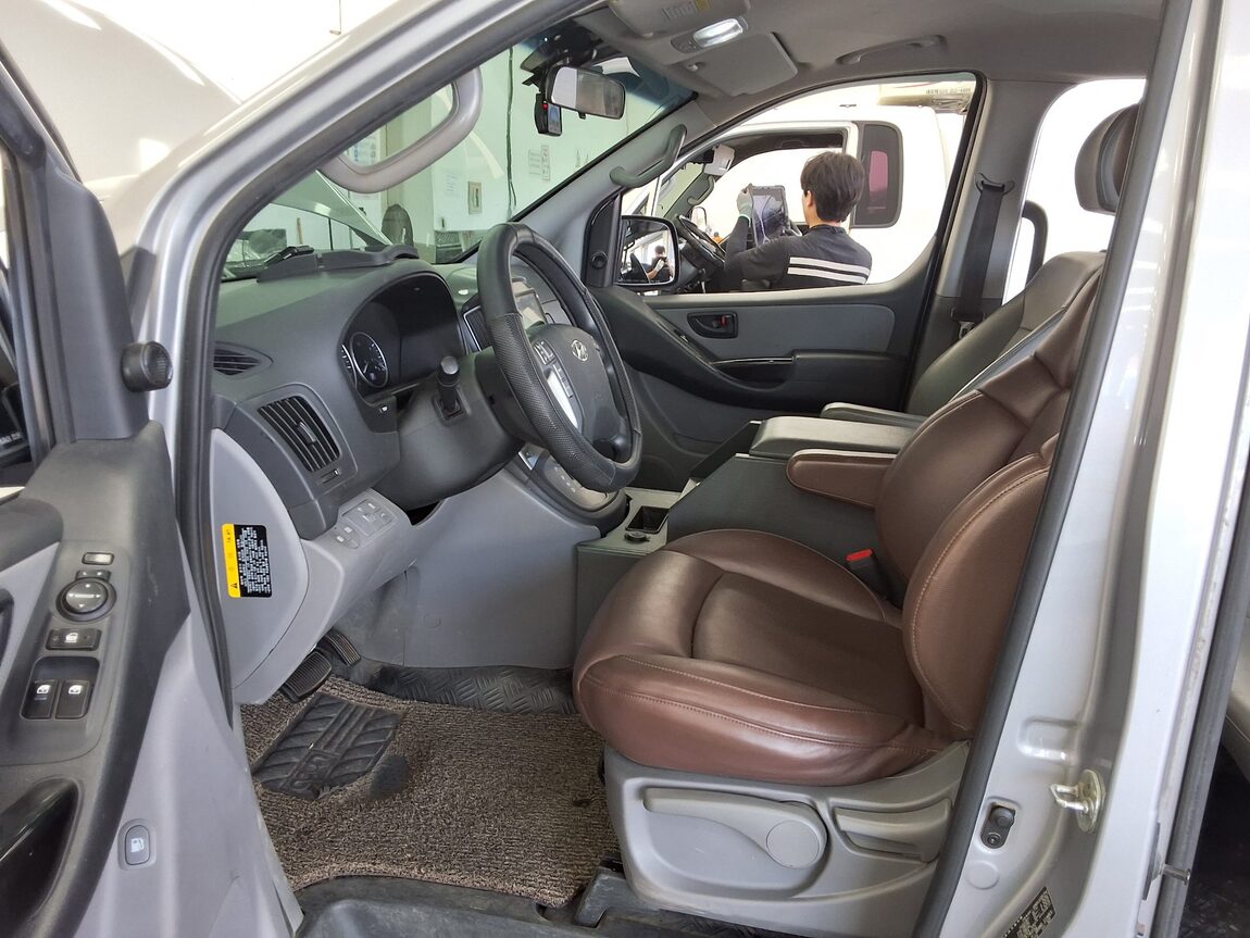 HYUNDAI THE NEW GRAND STAREX 5-SEATER DIESEL VAN STYLE 2018 - zdjęcie 10