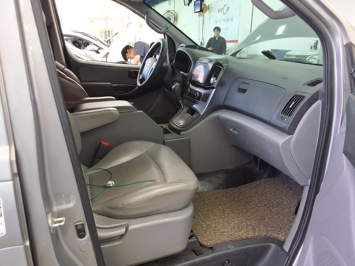 HYUNDAI THE NEW GRAND STAREX 5-SEATER DIESEL VAN STYLE 2018 - zdjęcie 14
