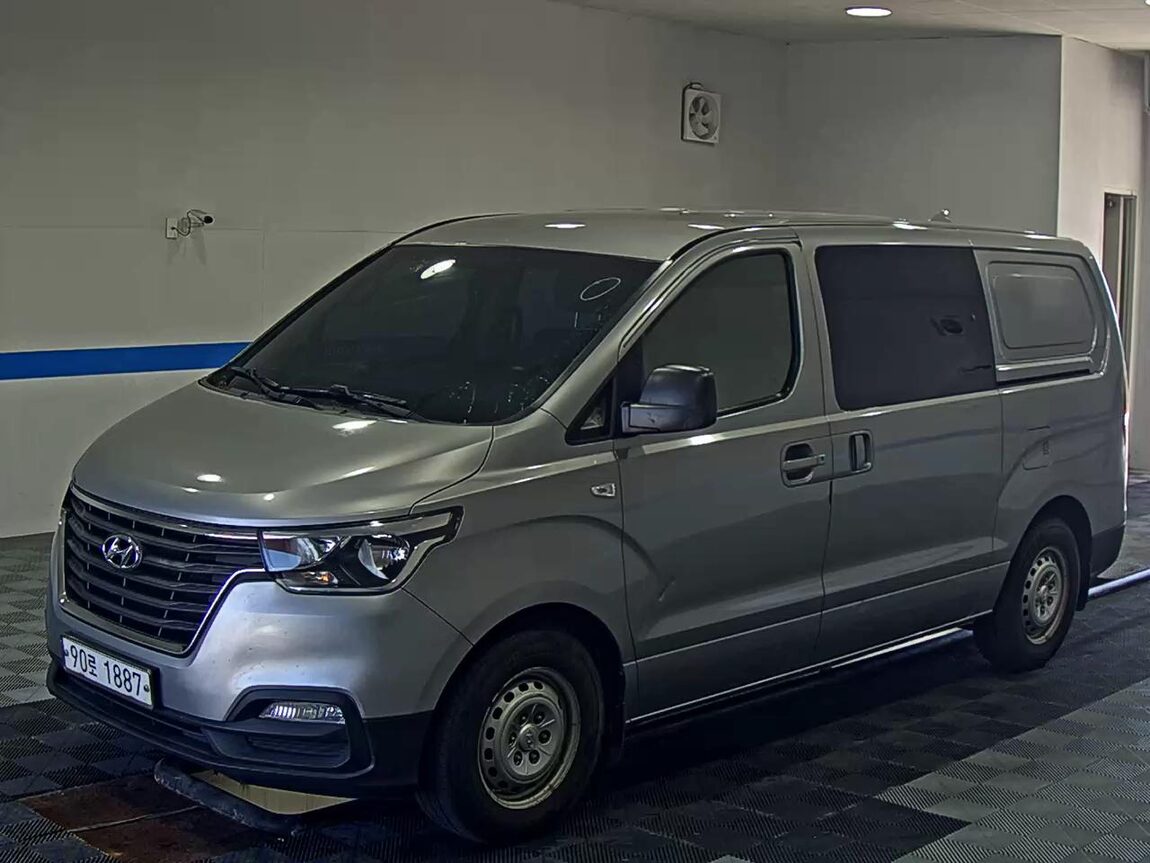 HYUNDAI THE NEW GRAND STAREX 5-SEATER DIESEL VAN STYLE 2018 - zdjęcie 2