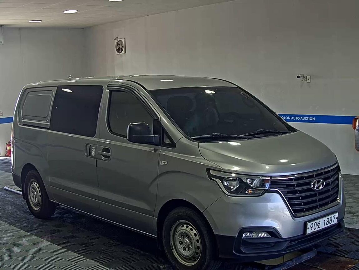 HYUNDAI THE NEW GRAND STAREX 5-SEATER DIESEL VAN STYLE 2018 - zdjęcie 3