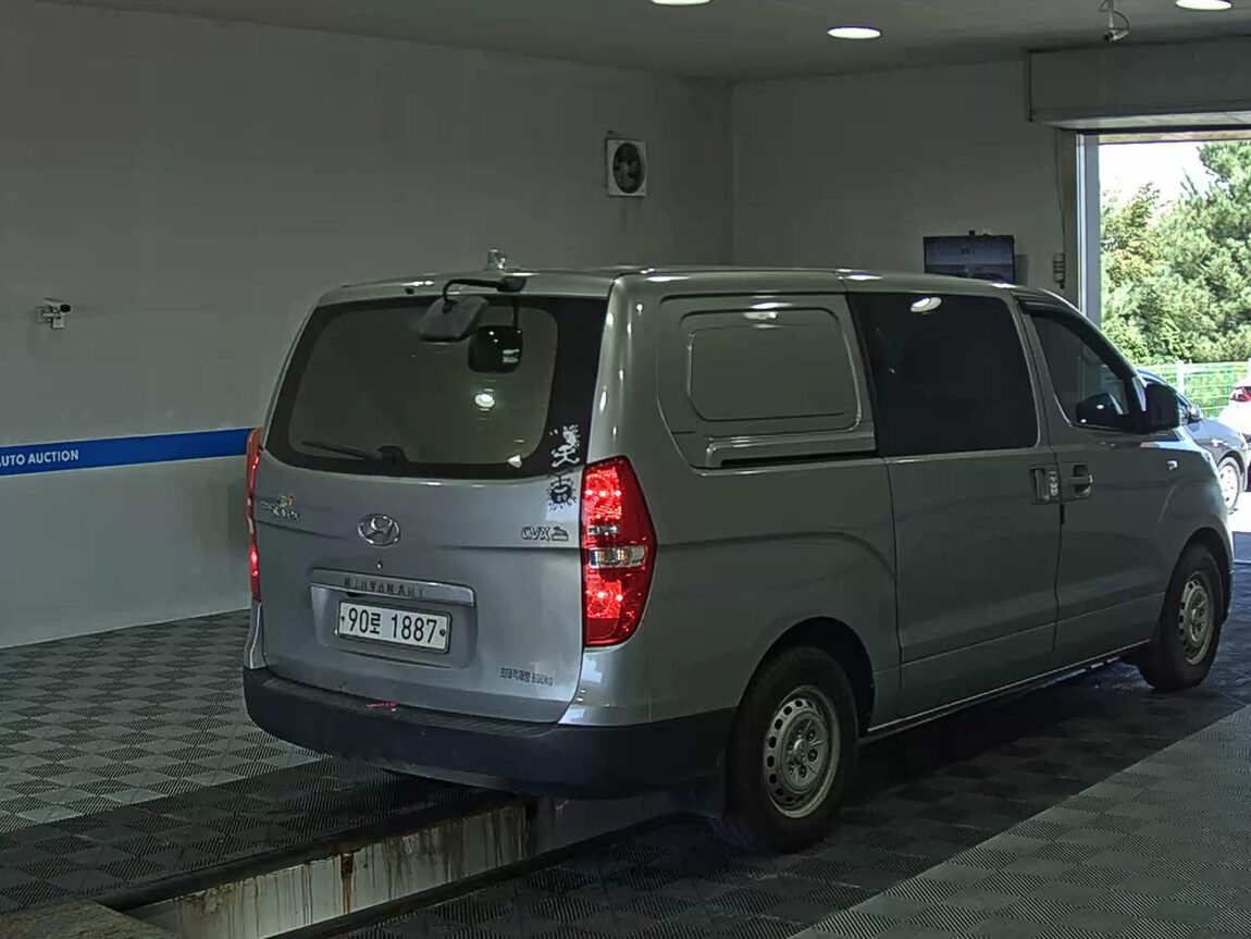 HYUNDAI THE NEW GRAND STAREX 5-SEATER DIESEL VAN STYLE 2018 - zdjęcie 5