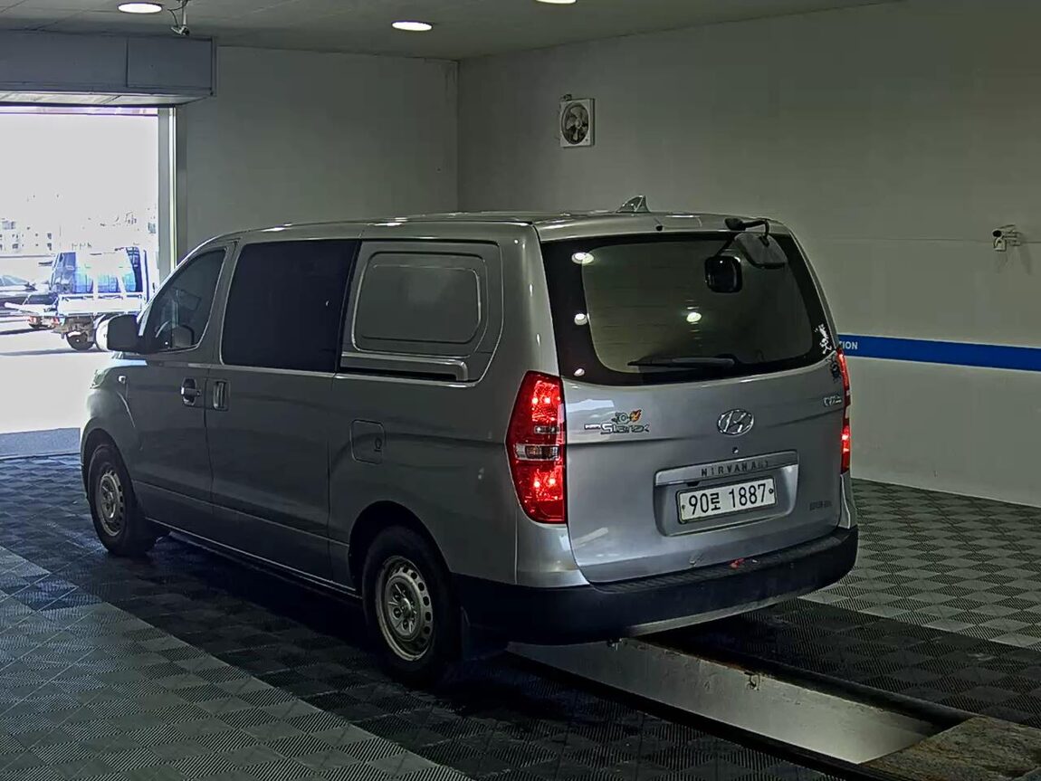 HYUNDAI THE NEW GRAND STAREX 5-SEATER DIESEL VAN STYLE 2018 - zdjęcie 6