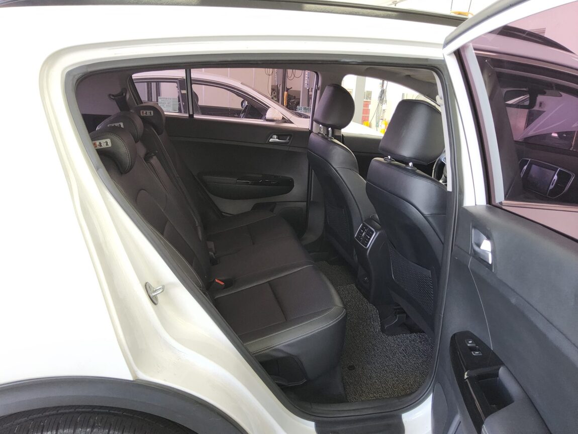 KIA NEW SPORTAGE R2.0 2WD NOBLESSE PLUS 2018 - zdjęcie 13