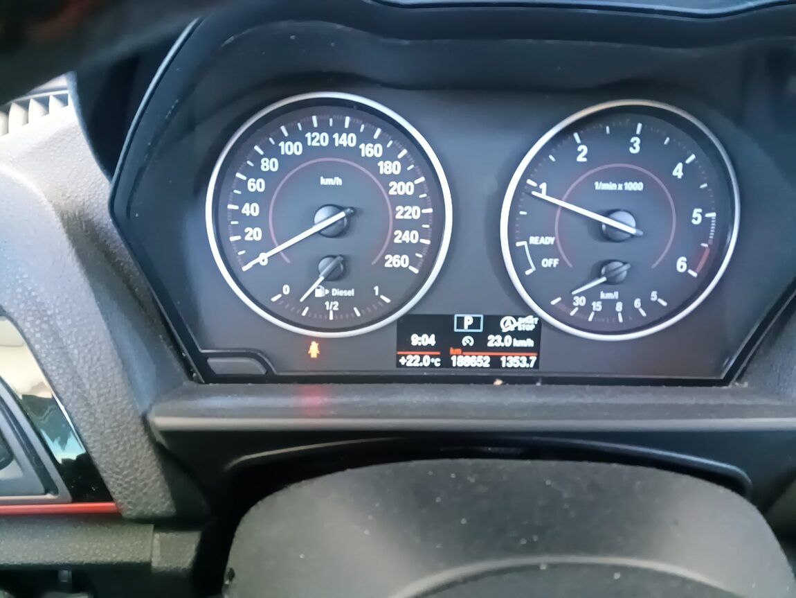 BMW 1 SERIES (2ND GEN) 5-DOOR 118d SPORT LINE 2016 - zdjęcie 9