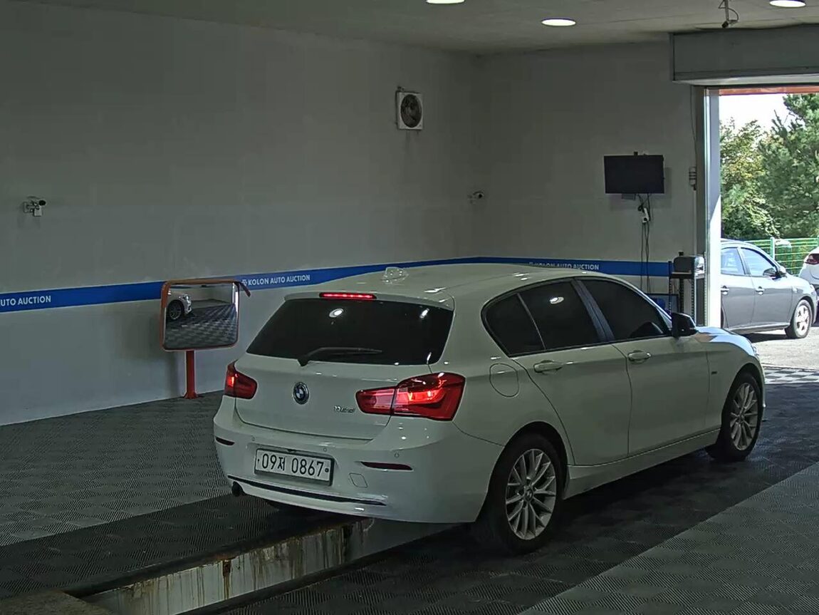BMW 1 SERIES (2ND GEN) 5-DOOR 118d SPORT LINE 2016 - zdjęcie 5